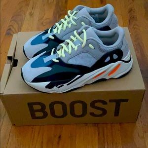 Yeezy Boost 700 Wave Runner size 5.5